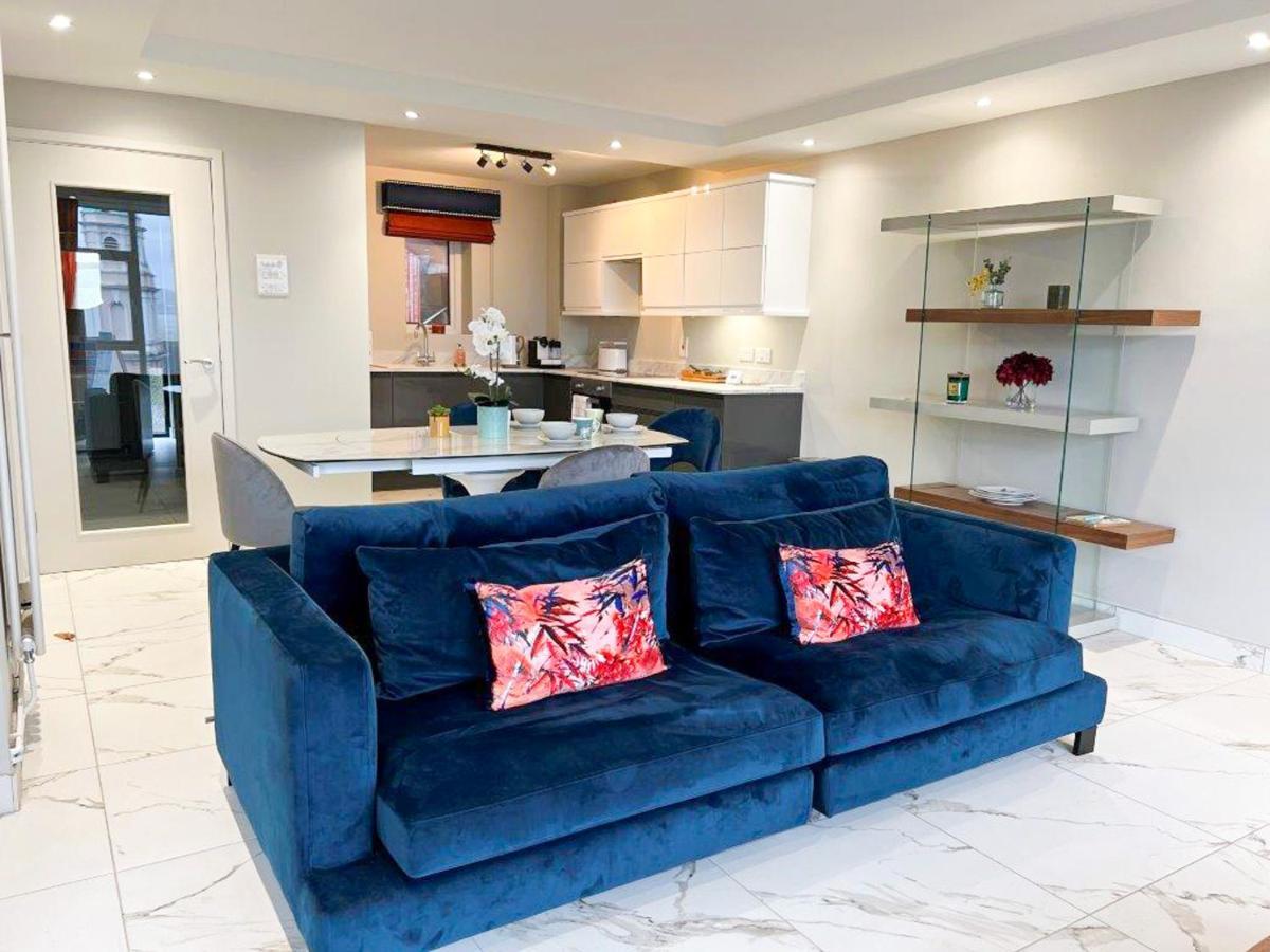 Modern Luxurious Apartment W/ Patio Balcony & View Jordanstown Exterior photo