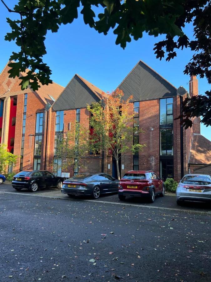Modern Luxurious Apartment W/ Patio Balcony & View Jordanstown Exterior photo