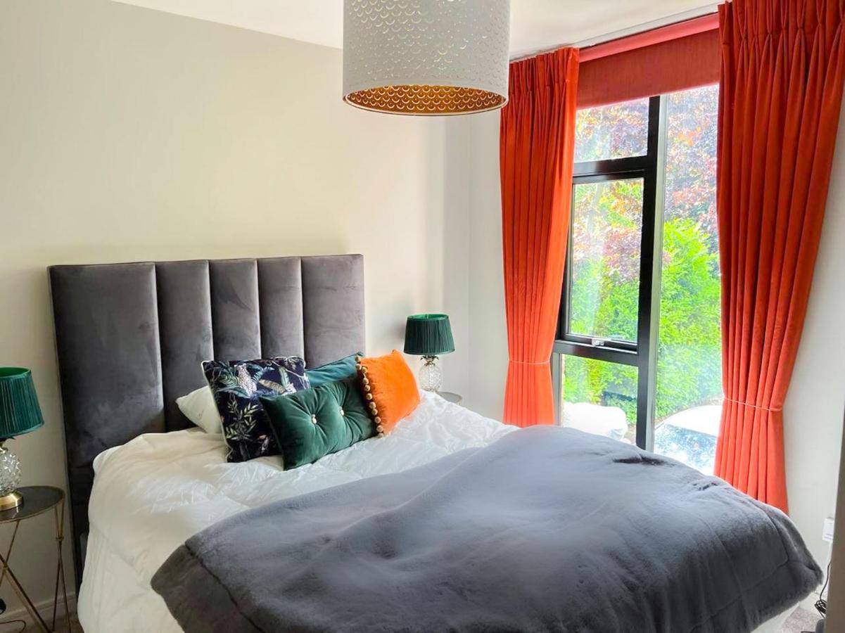 Modern Luxurious Apartment W/ Patio Balcony & View Jordanstown Exterior photo